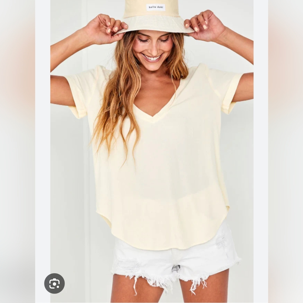 V Neck Tee Soft Daisy